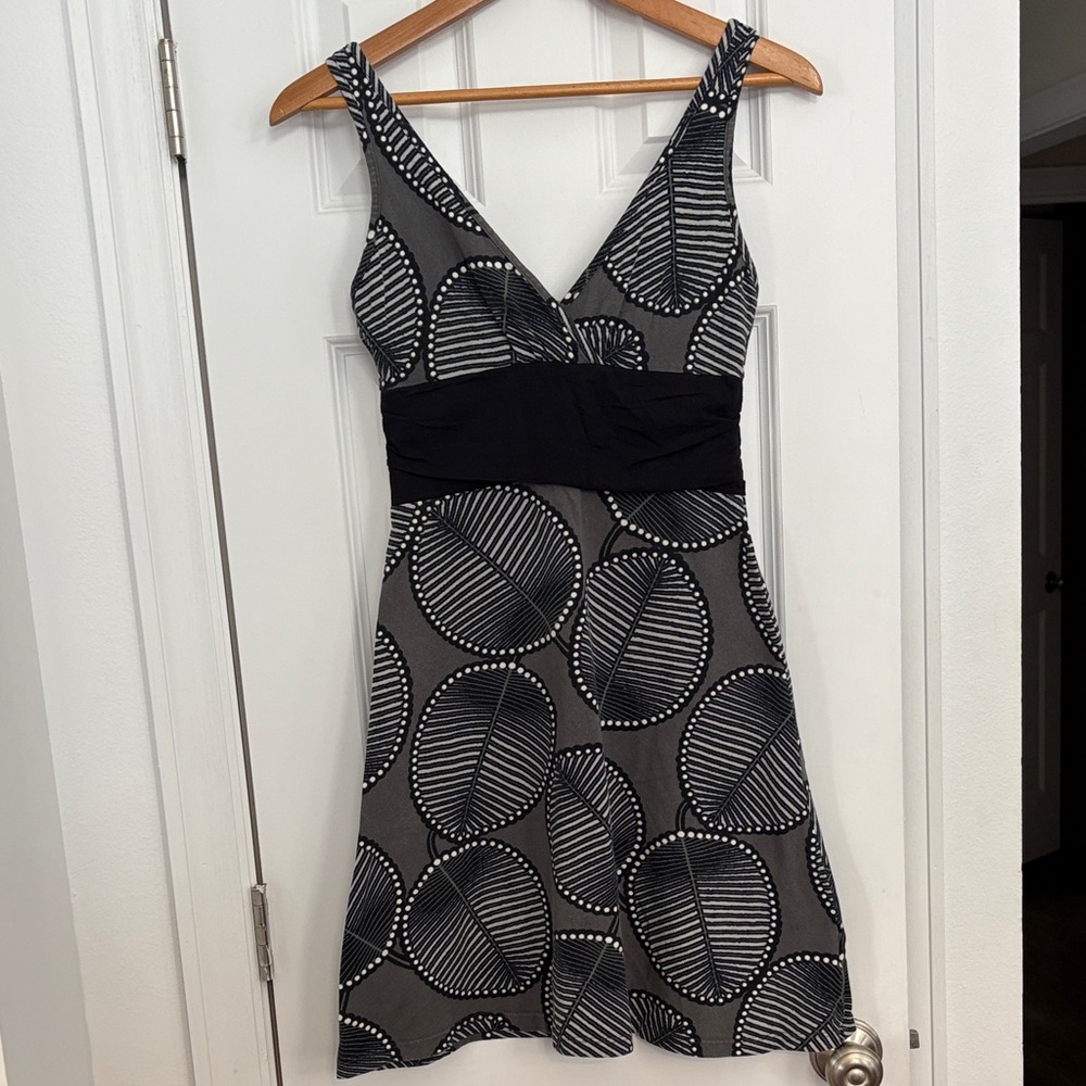 Patagonia‎ Margot Black and Gray Leaf Mini Dress